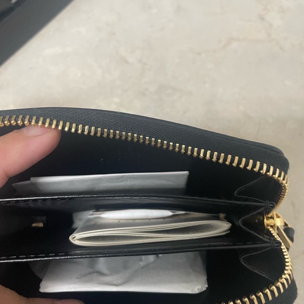 Gucci Black Zip-Around Wallet with Gold Detail - Picture 10 of 11
